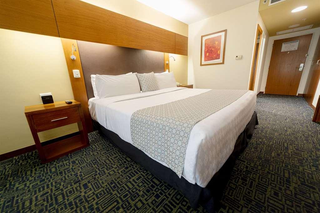 Tryp Guayaquil Hotel Room photo