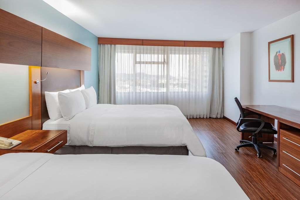Tryp Guayaquil Hotel Room photo