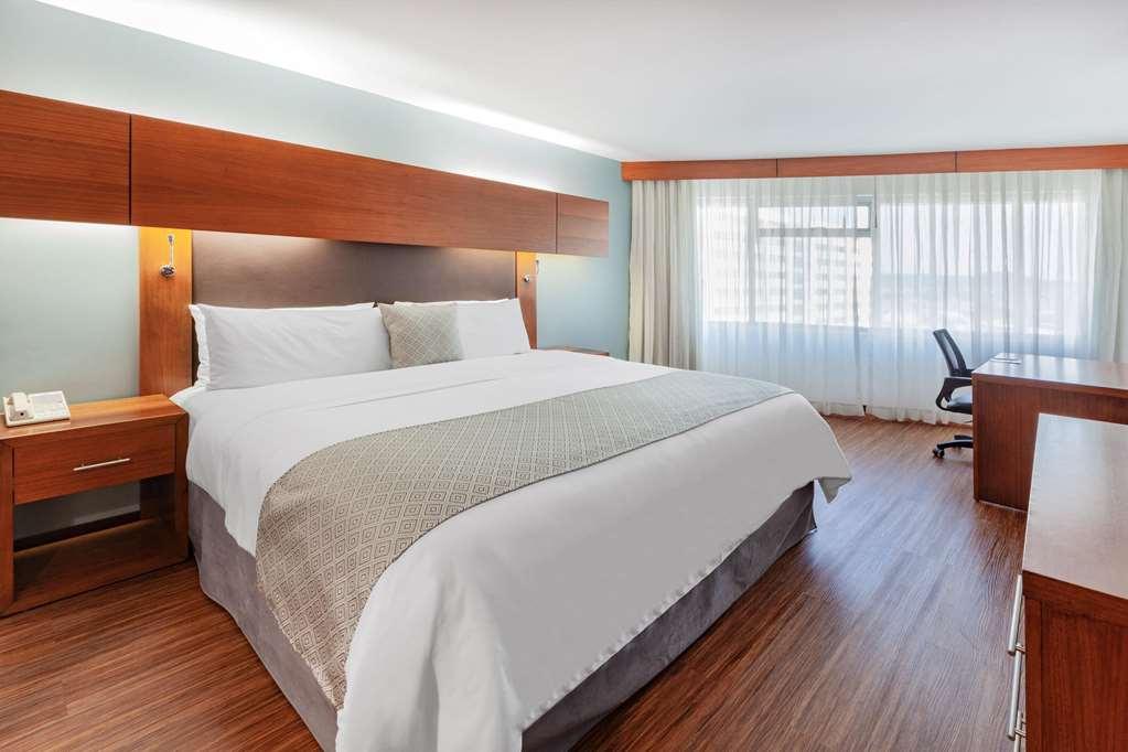 Tryp Guayaquil Hotel Room photo