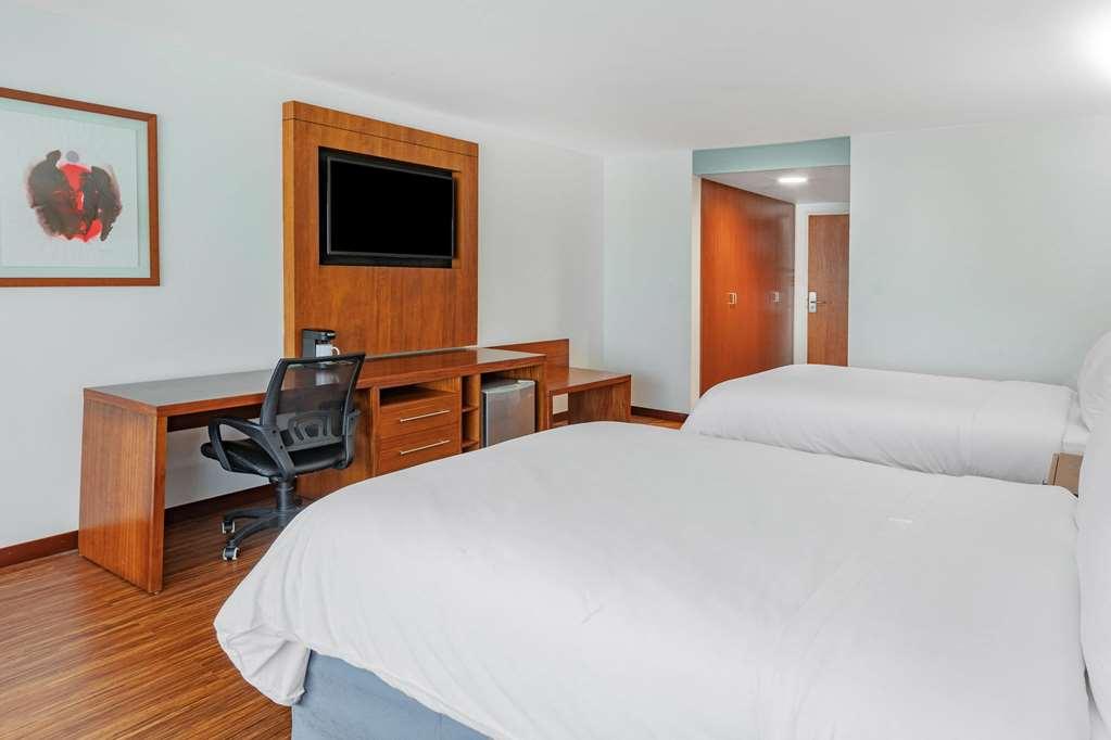 Tryp Guayaquil Hotel Room photo