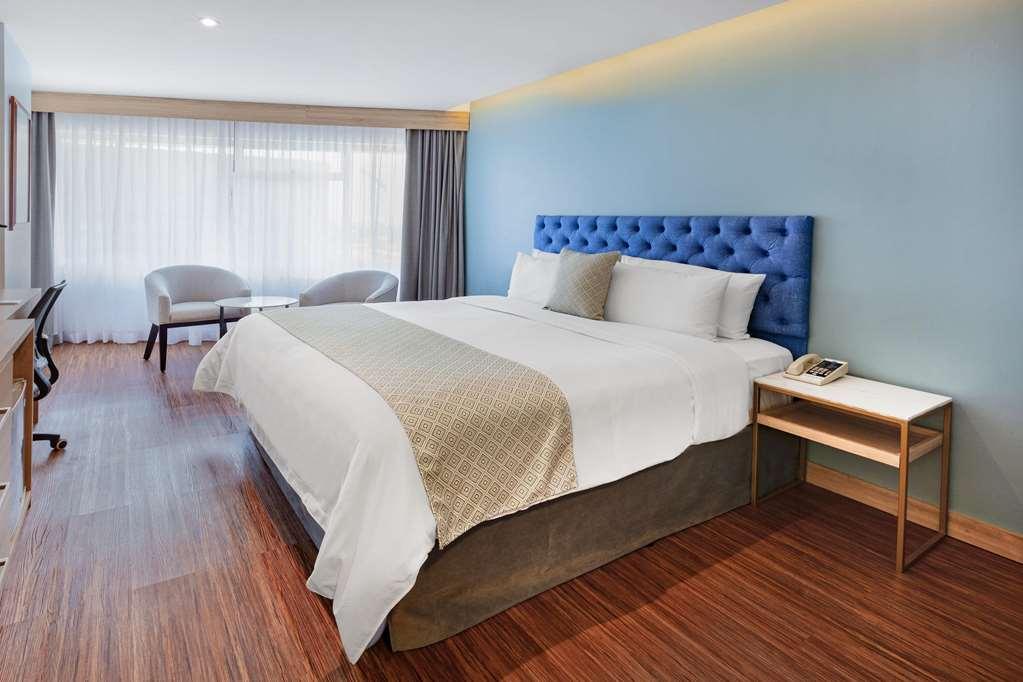 Tryp Guayaquil Hotel Room photo