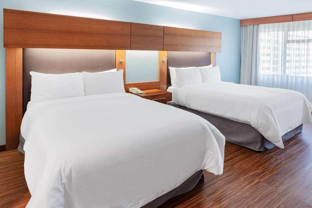Tryp Guayaquil Hotel Room photo