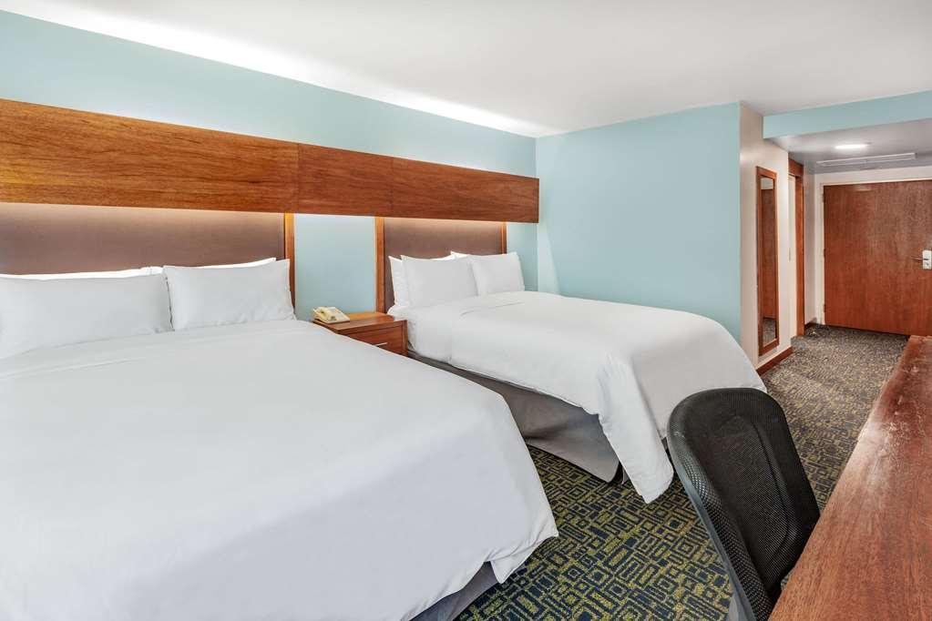 Tryp Guayaquil Hotel Room photo
