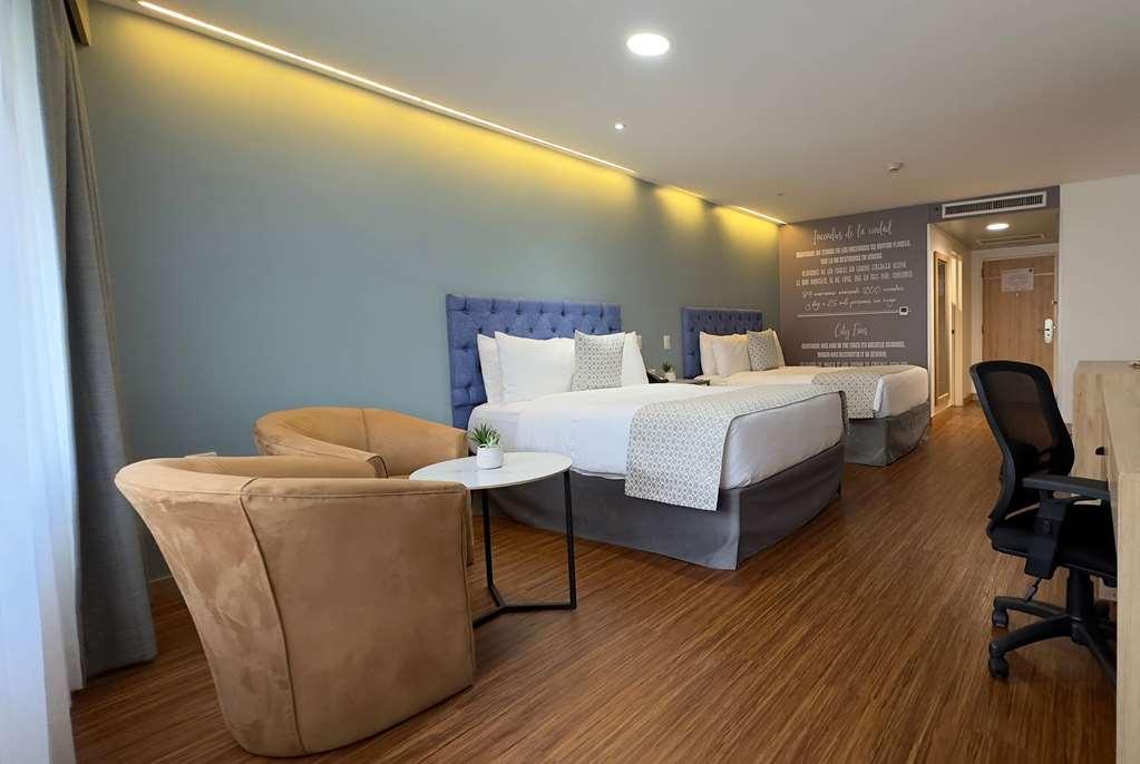 Tryp Guayaquil Hotel Room photo