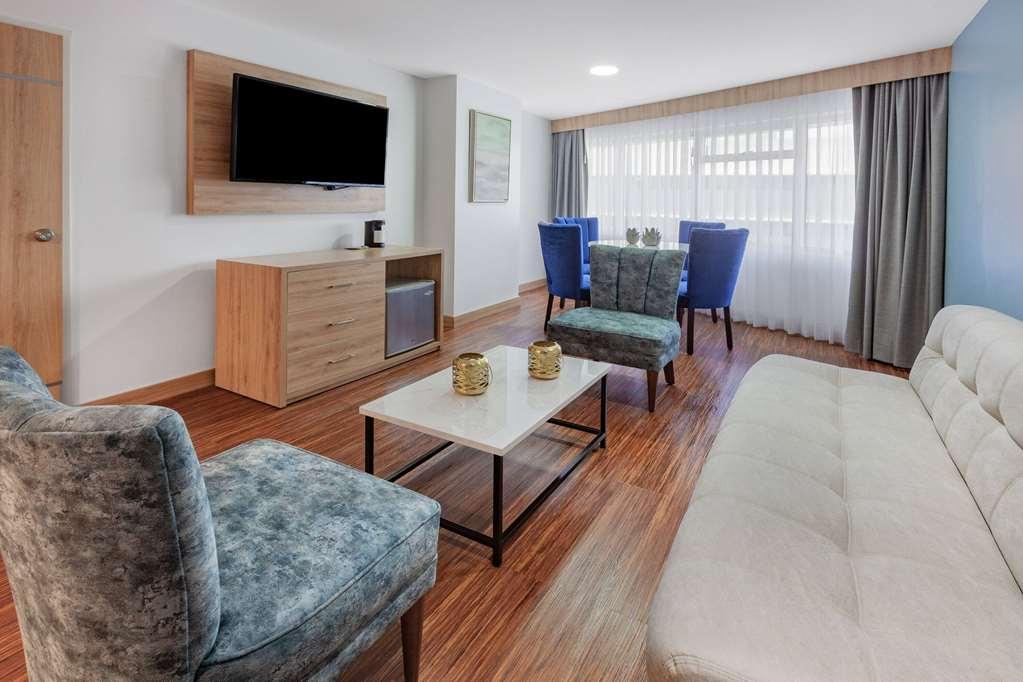 Tryp Guayaquil Hotel Room photo